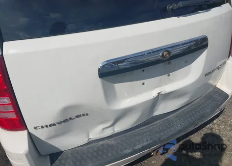 2010 Chrysler Town & Country Touring z USA, uszkodzony, nr VIN 2A4RR5D1XAR337192